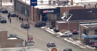 FBI, police respond after attempted robbery of armored truck outside US Bank on Western Avenue in Blue Island: city official