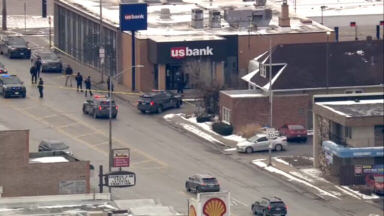FBI, police respond after attempted robbery of armored truck outside US Bank on Western Avenue in Blue Island: city official
