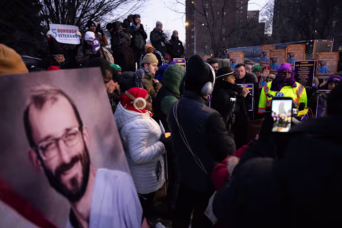 FBI takes over investigation of Minnesota shooting as Trump calls Alex Pretti an 'insurrectionist'