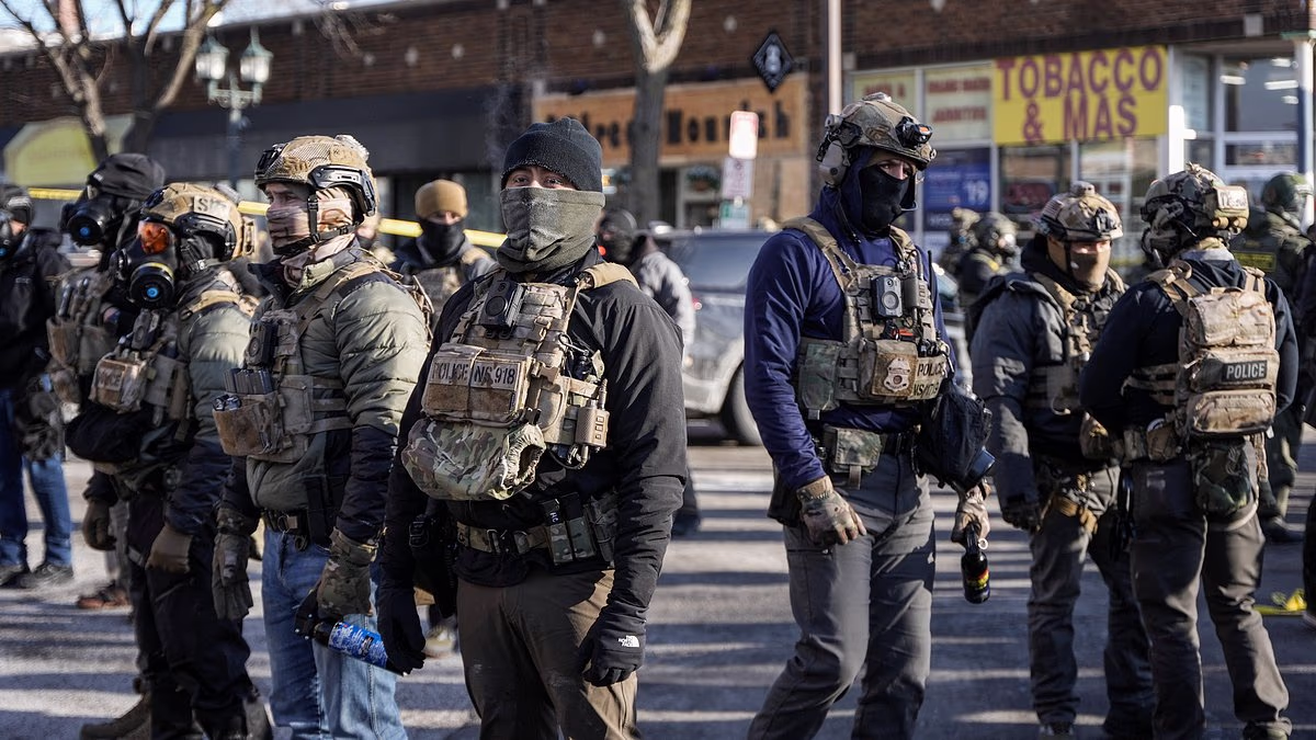 Federal agents shoot man dead in Minneapolis, as video shows struggle