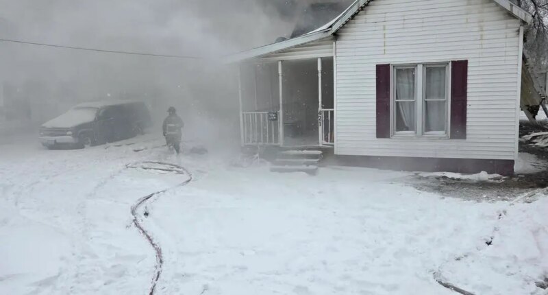 Firefighters battle early morning fire in Arthur, rescue 2 cats