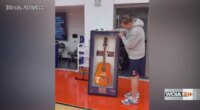 Illinois basketball team presents framed smashed guitar to Underwood