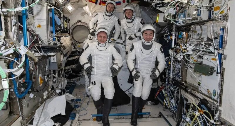 In first medical evacuation, NASA sends 4 astronauts back to Earth