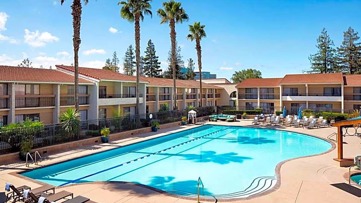 Inside the Super Bowl hotels home to Seattle Seahawks and New England Patriots... where guests complained of cockroaches, loud noise and 'being bitten'