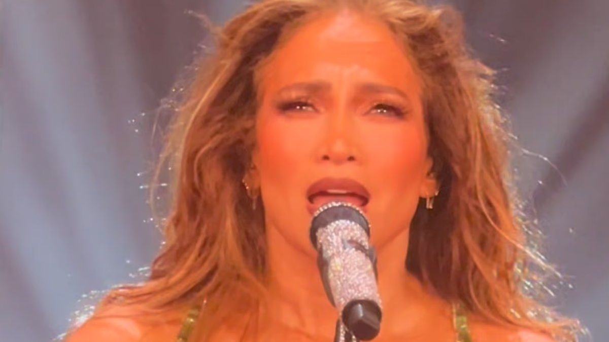 Jennifer Lopez demands 'respect' during emotional Las Vegas moment