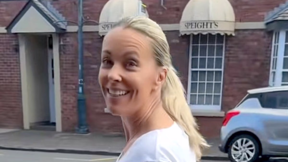 Kate Gosselin, 50, walks without crutches for first time since her dog caused her to fracture a leg