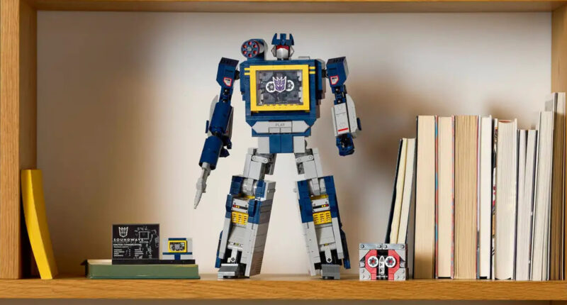 LEGO Transformers Soundwave Review