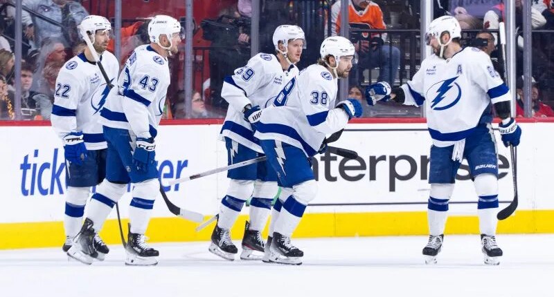 Lightning beat Flyers for 10th straight win as Cooper notches 600th win