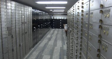 Michael Jordan, Kobe Bryan trading cards among Illinois Treasurer’s Office auction items