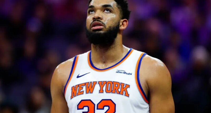 Mike Brown calls out Karl-Anthony Towns for a lazy play in Knicks' loss