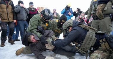 Minneapolis protesters confront federal agents day after deadly shooting