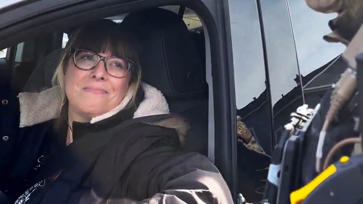 Minneapolis women in SUVs follow ICE agents days after fatal shooting