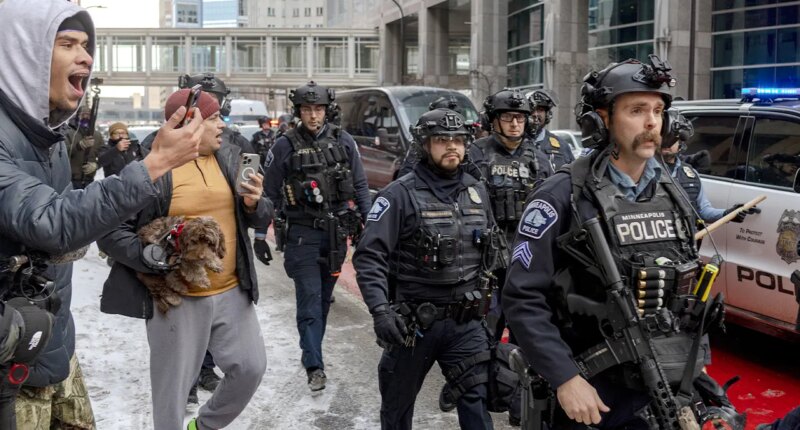 'Mob mentality' endangers officers amid anti-ICE unrest and chaos in Minneapolis, retired cops warn