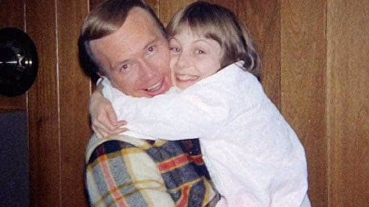 Mom groomed by man who seduced her and husband and kidnapped kid dies