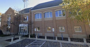 Mom of 3 arrested for menacing brought kids to police station, dad was drunk when he came to pick them up: Cops