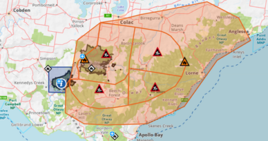 Residents in four zones east of the fire have been urged to evacuate, while those in Lorne and Anglesea should monitor conditions.