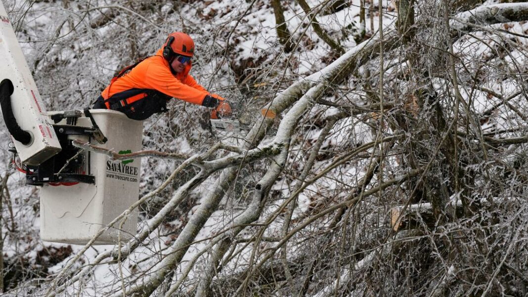 Powerful storm threatens East Coast including parts unaccustomed to heavy snow