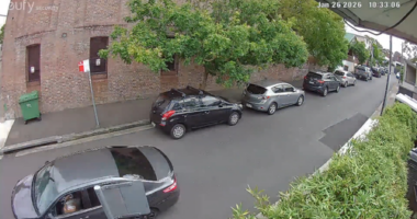 Search for driver after young girls approached and offered lollies in Sydney