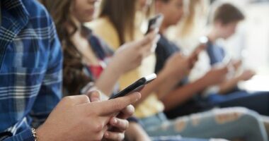 Surprise findings on how social media affects kids' mental health