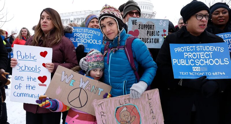 Teachers union slams 'Trump regime,' claims ICE murdered Minneapolis agitator in message to supporters