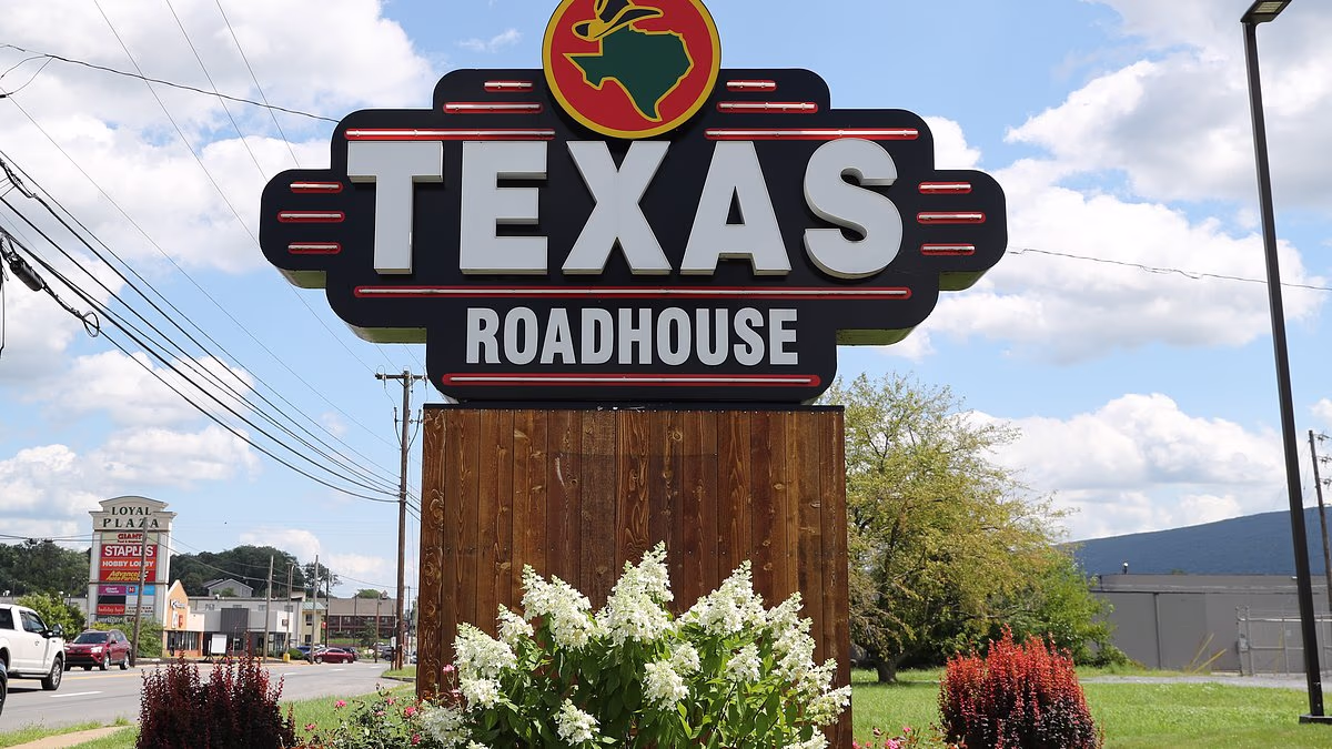 Texas Roadhouse diners reveal chain's tipping trick and how to beat it
