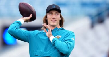 Trevor Lawrence Celebrates Daughter's 1st Birthday With Pregame Tribute