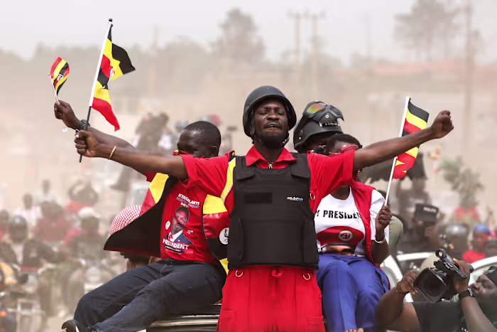 Ugandan opposition leader campaigns in flak jacket