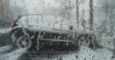 Viral hacks to get ice off your windshield: How well do they work?