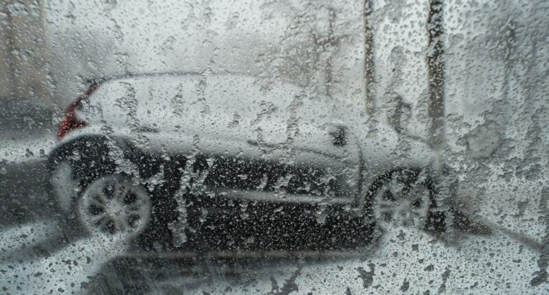 Viral hacks to get ice off your windshield: How well do they work?