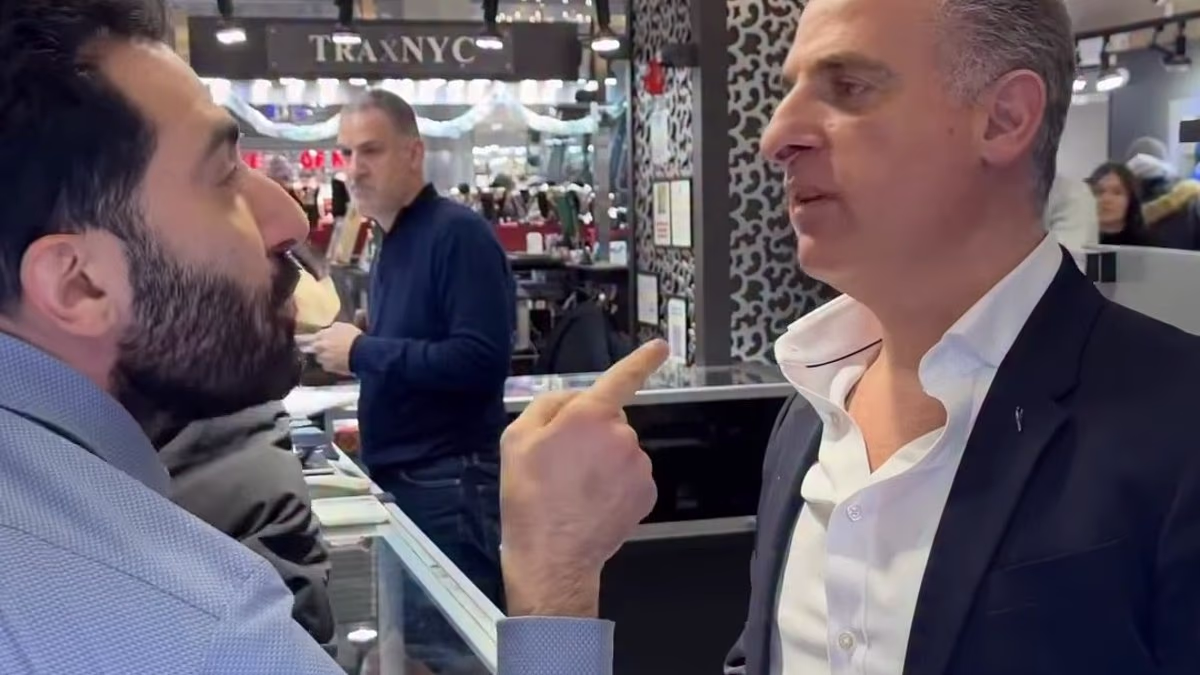 Wild moment NYC jeweler attacks 'scammer' rival