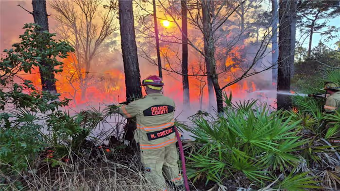 All lanes blocked on SR-408 due to brush fire in Orange County