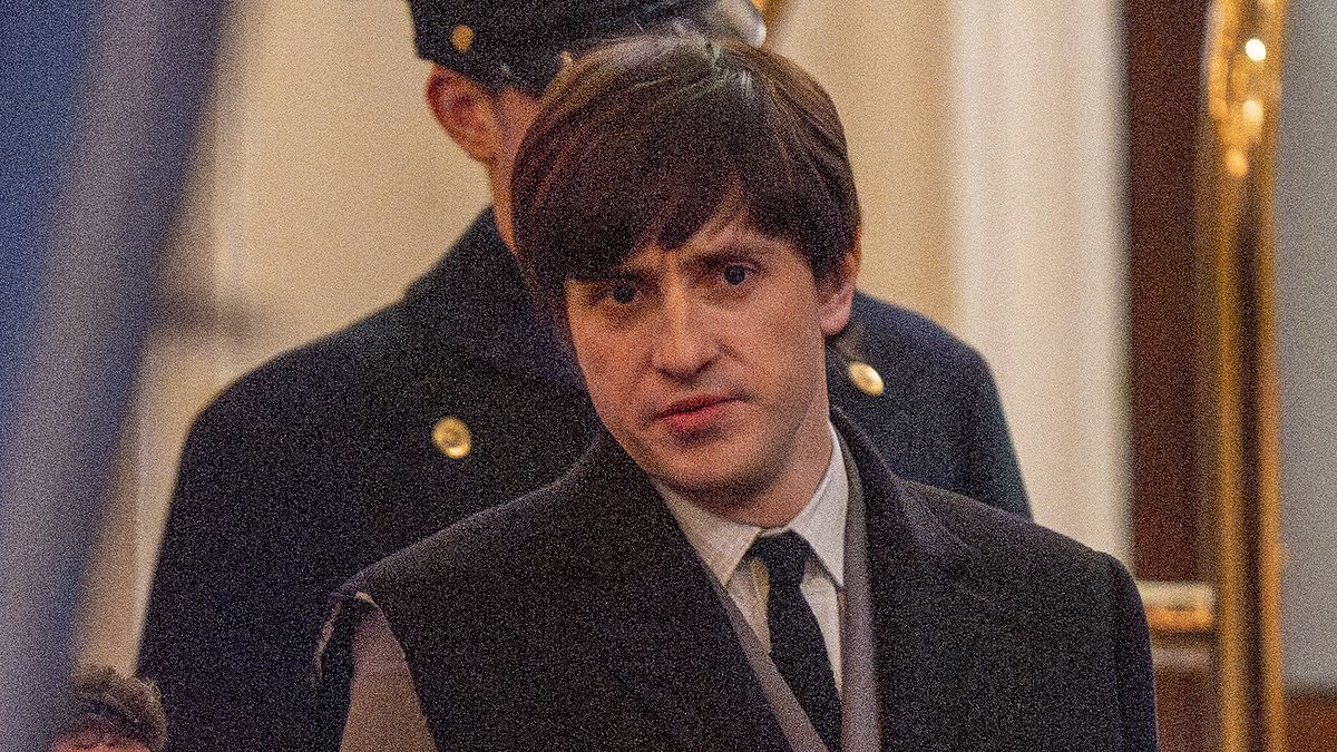 Beatlemania hits London as stars recreate New York street scene