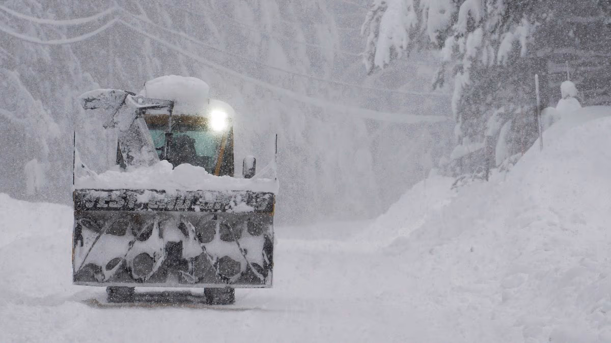 Blockbuster blizzard poised to dump feet of snow across 17 states