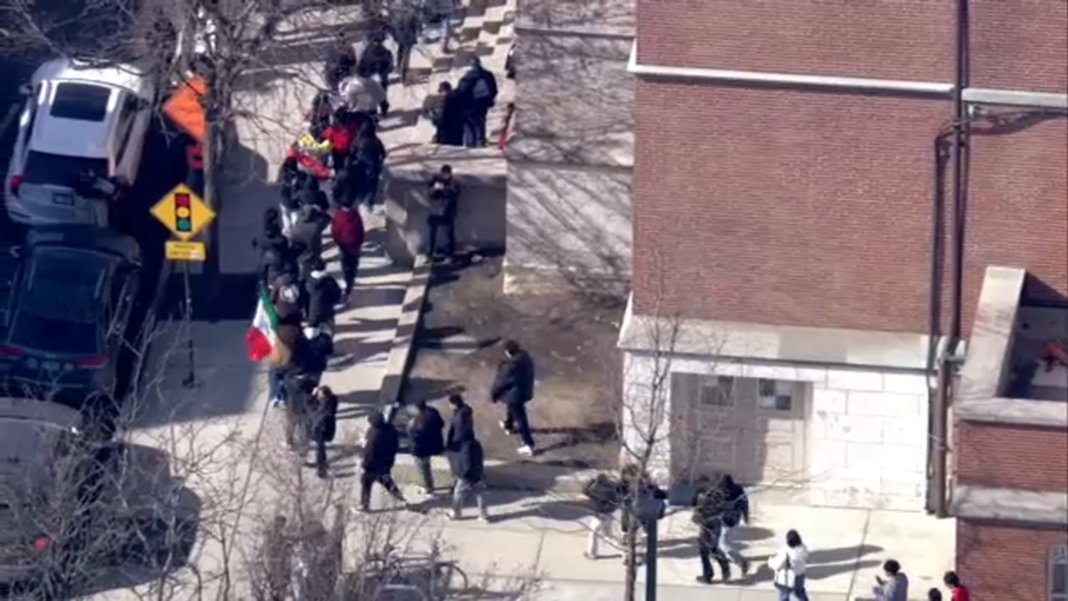 Chicago ICE protest today: Lake View High School walkout gets underway; Aurora, Illinois students also leave class
