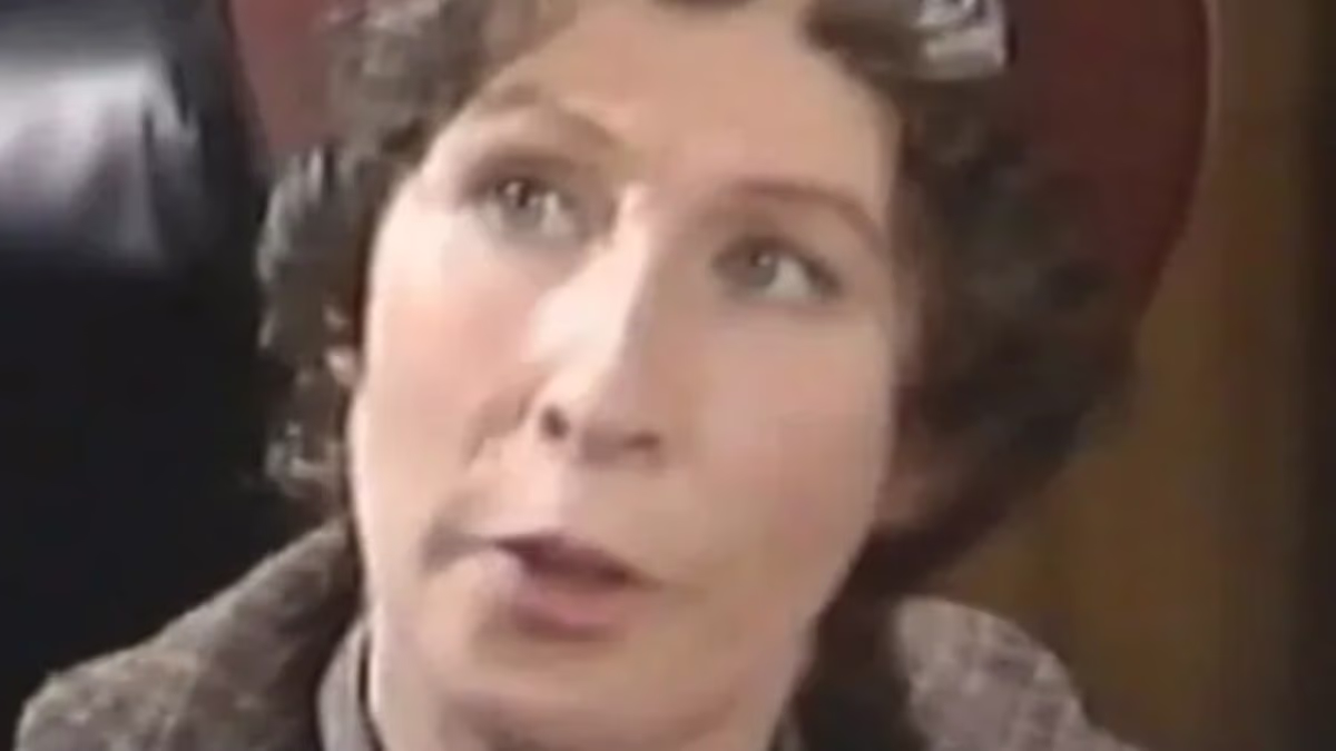 EastEnders' Elizabeth Kelly dies aged 104: Soap star passes away