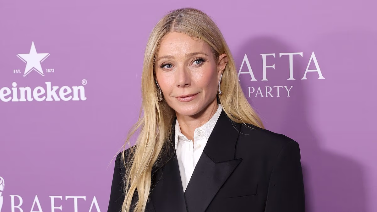 Gwyneth Paltrow supports Lindsey Vonn on first Olympic trial run