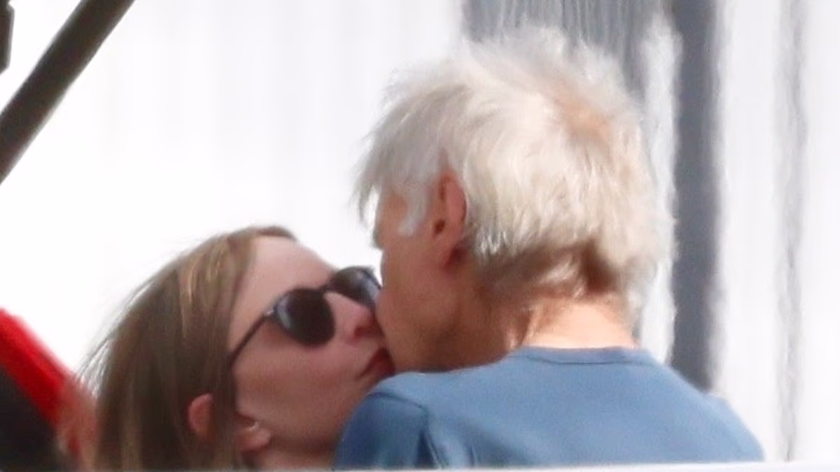 Harrison Ford and Calista Flockhart kiss on tarmac as they land in LA