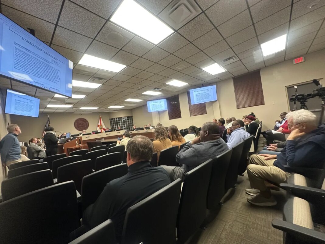 In 4-1 vote, Palmetto passes city curfew for those 16 and younger