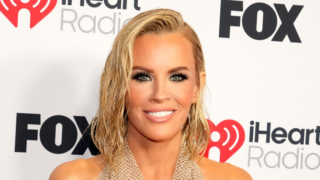 Jenny McCarthy Has A 'Mar-A-Lago Face' In The Making & Everyone's Noticing