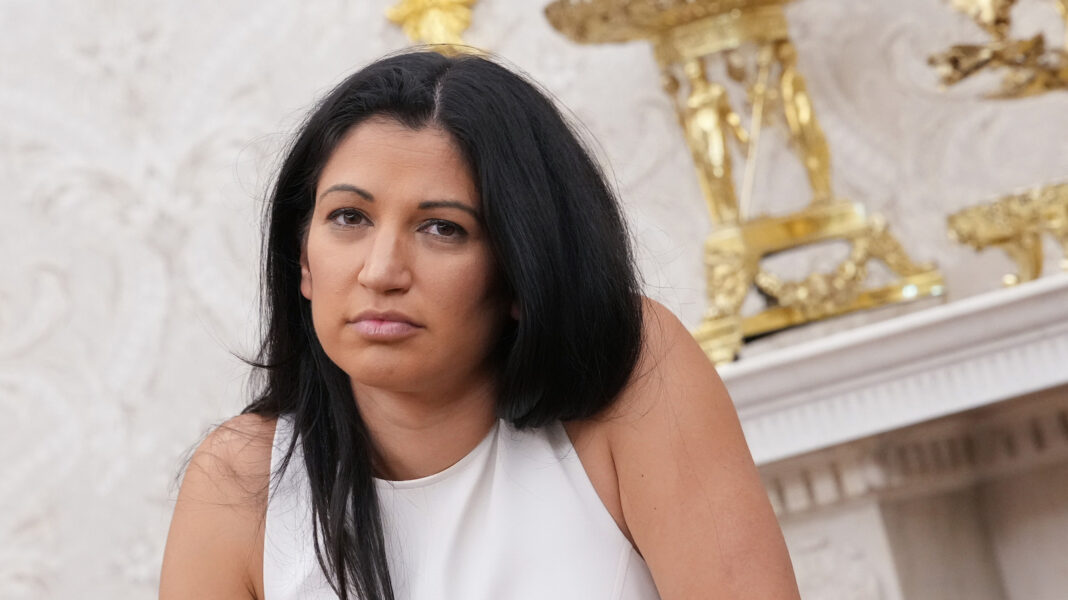 Katie Miller's Makeup Is Always A Muddy Disaster