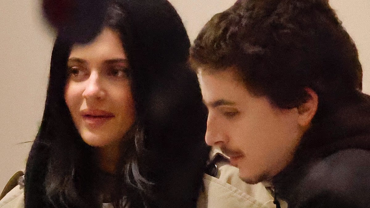 Kylie Jenner and Timothee Chalamet enjoy PDA-packed pizza dinner