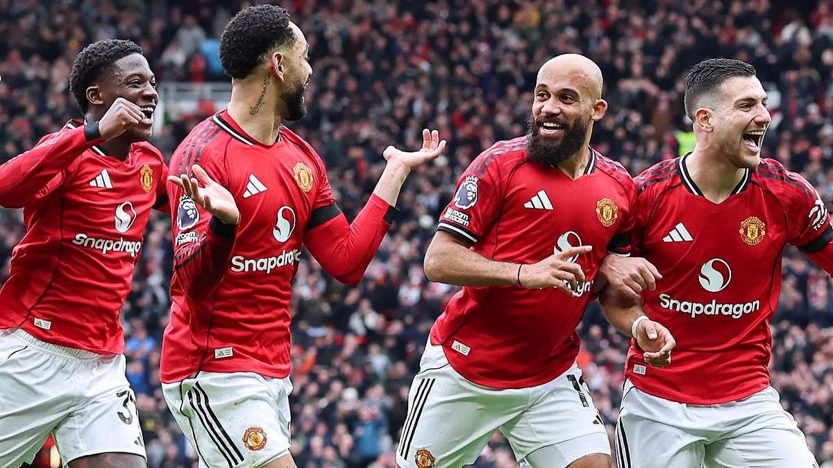 Man United 2-0 Tottenham: Michael Carrick's buoyant side cruise to fourth win in a row as Bryan Mbeumo and Bruno Fernandes punish Spurs after Cristian Romero's reckless red card