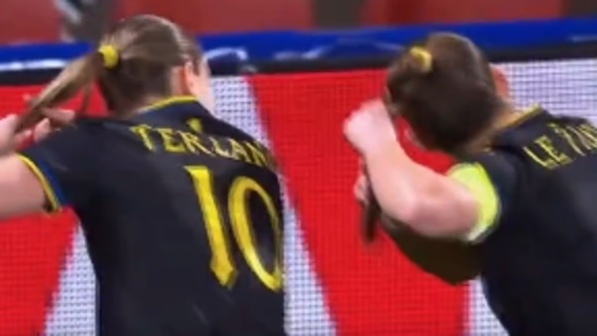 Man United Women's players mock United Strand fan with haircut celebration after sealing sixth win in a row - as supporter's wait for a trim nears 500 DAYS