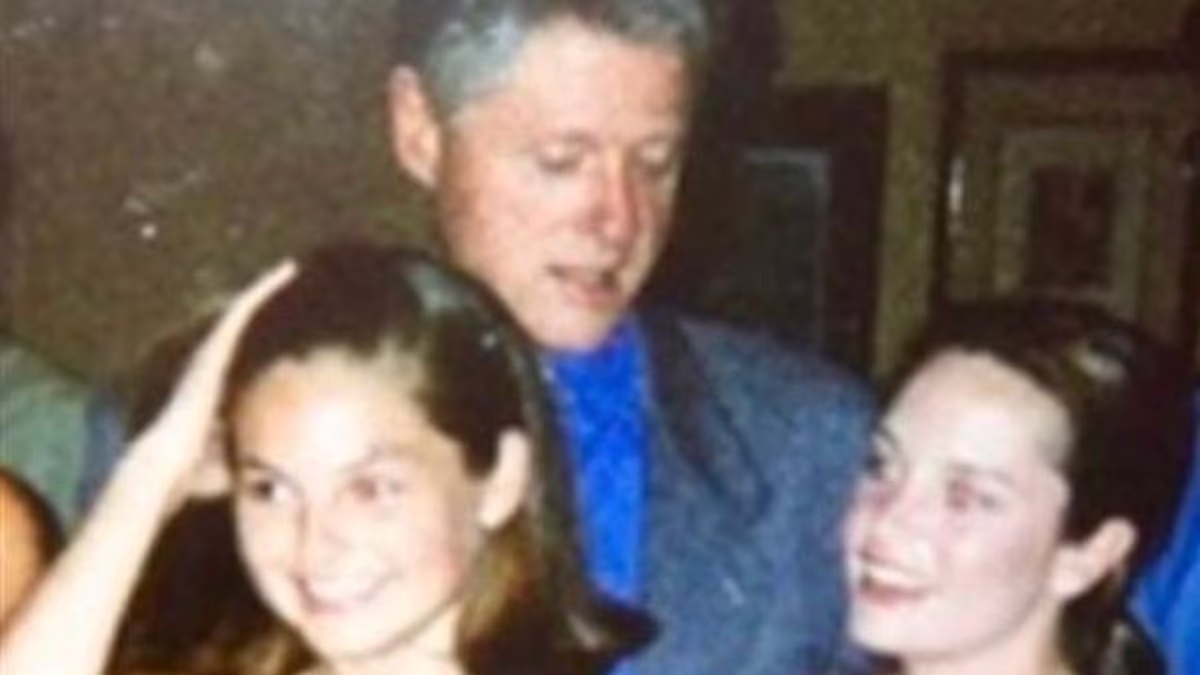 Megyn Kelly shares creepy new photo of Bill Clinton