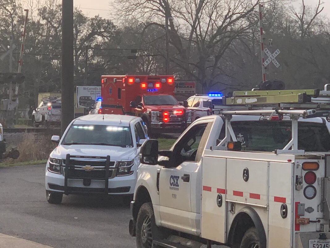 Mother and 8-year-old daughter killed in crash with Amtrak train | WKRG.com