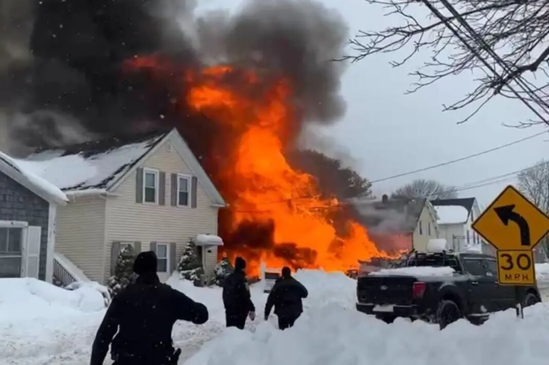 Mother, child seriously injured in Massachusetts house fire