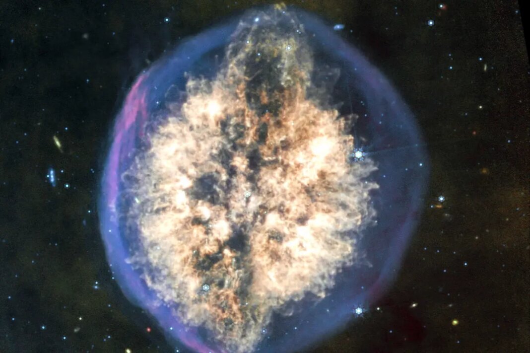 NASA scientists have spotted mysterious giant cosmic 'brain' surrounding a dying star