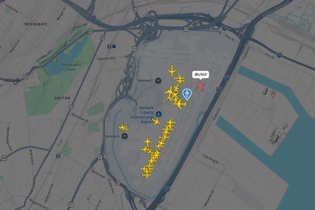 Newark Airport suddenly shut down over 'aircraft emergency'