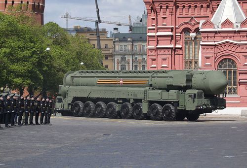 Nuclear 'arms race' feared as final US-Russia treaty expires in hours