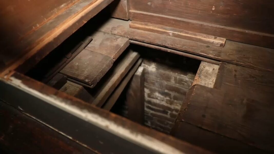 Part of Underground Railroad found in closet of Merchant House Museum in Manhattan